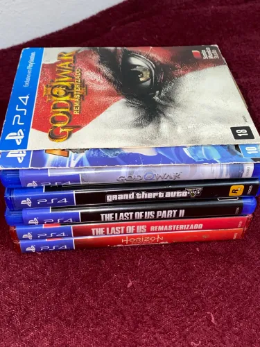 Jogos PS4 semi-novos em perfeito estado.