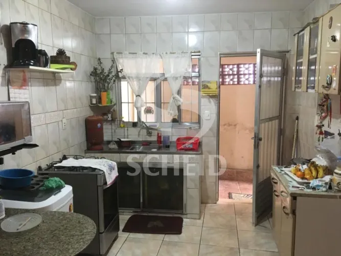 Terreno à Venda com 250 m² e 5 Casas Construídas