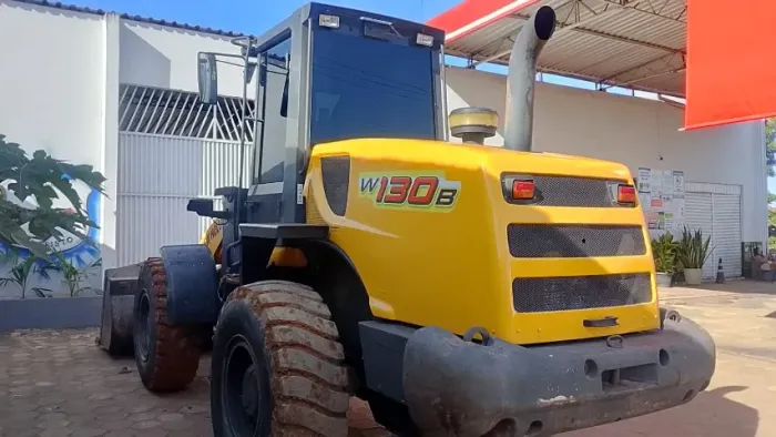 Pá carregadeira Komatsu w130