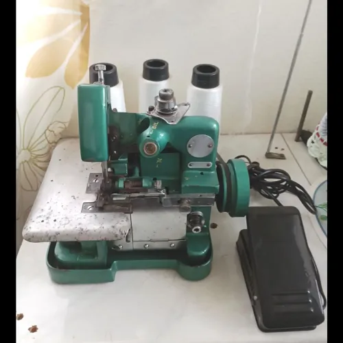 Máquina de Costura Overclock Portátil 127volts