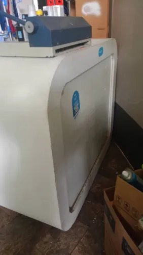 Balcão branco duas portas