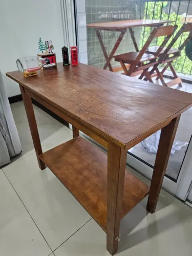 Mesa lateral de apoio