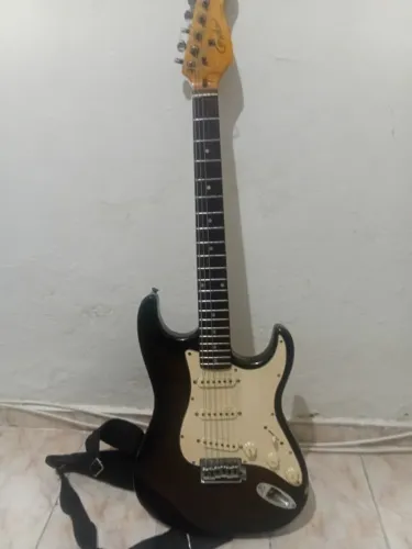 Vendo Uma Guitarra Condor Strato + Pedaleira Zoom 606 + Caixa Amplificada Oliver