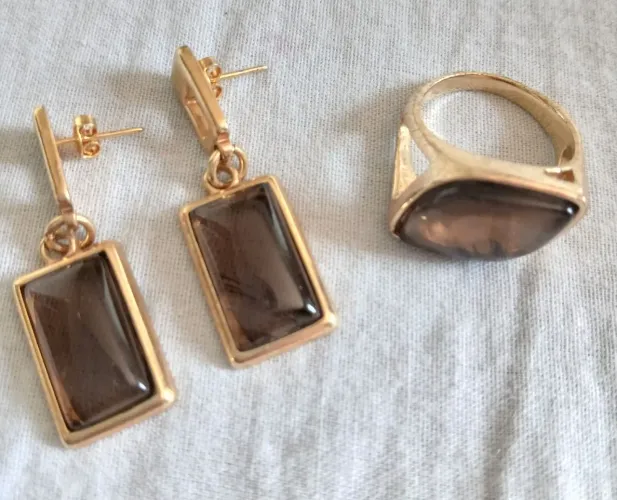 Conjunto de brincos e anel