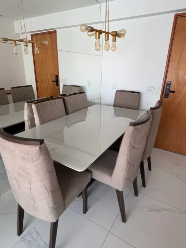 Mesa de jantar com 6 cadeiras
