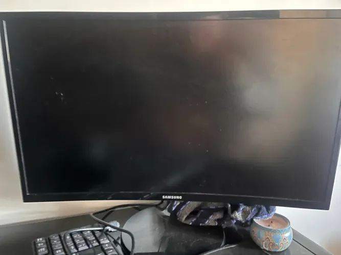 Monitor Samsung Curvo 24" - Perfeito para PC / Home Office / Jogos