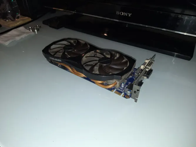 Placa de vídeo: NVIDIA GeForce GTX 660 2GB<br>GV-N660OC-2GD)