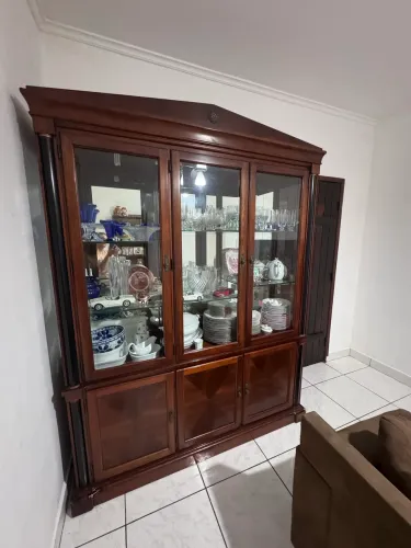 Cristaleira madeira maciça