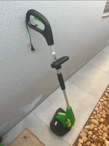 Aparador de grama Trapp Master AT 1800 cor verde e preto 220v