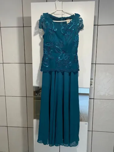 Vestido lindo para uma festa tranquila 
