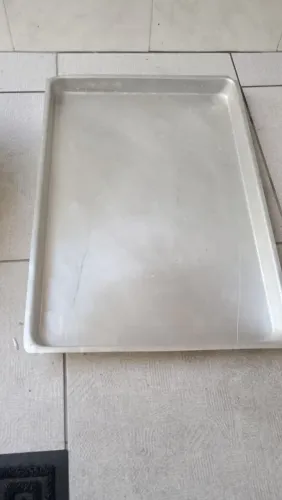 VENDO BANDEJA GRANDE DE ALUMÍNIO