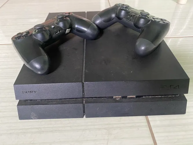 Vendo PS4 em ótimas condições