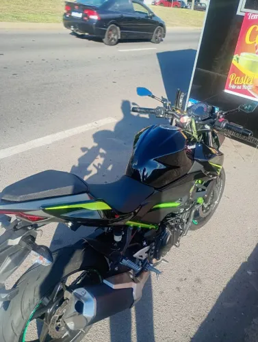 Vendo Kawasaki com IPVA e licenciamento 2026 pago