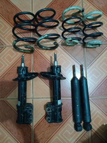 Suspensão preparada Corsa GM.. em bom estado 