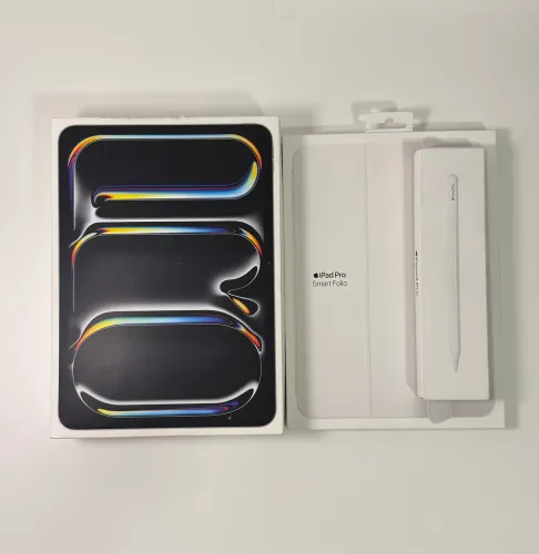 iPad Pro M5 11 polegadas 256 GB - Prateado + Apple Pencil Pro + Smart Folio - Branco