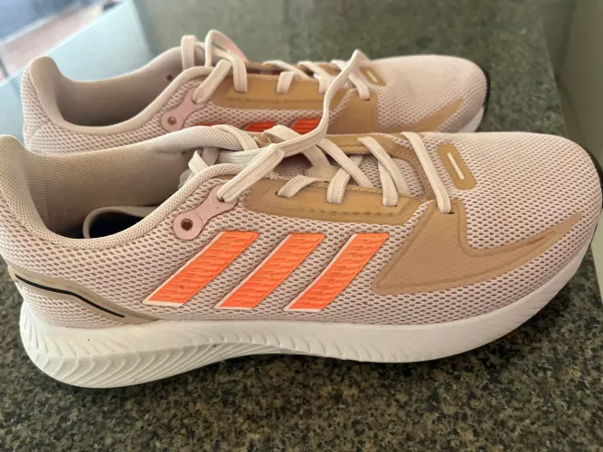 Tênis adidas número 34