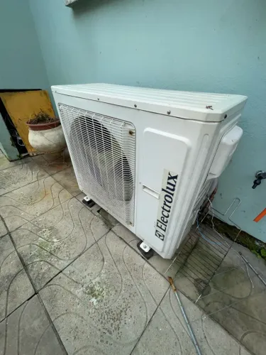 Ar-condicionado Split Electrolux 30.000 BTUs Quente e Frio 220V