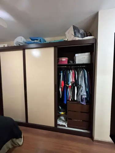 Guarda roupa em bom estado
