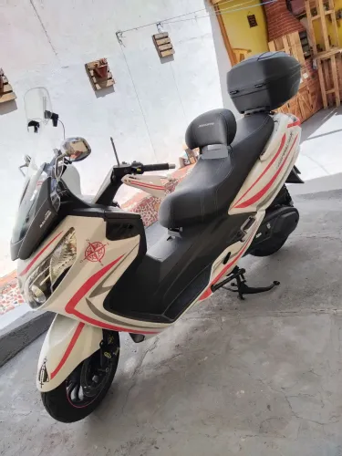 Maxsym 400i muito nova baixo KM