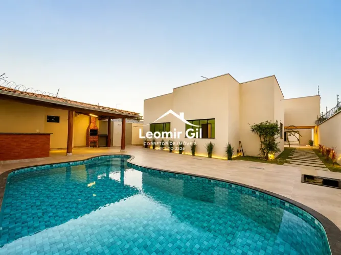 CASA 3 QUARTOS  ÚNICA NO LOTE DE 448 METROS , PROXIMA A HAVAN