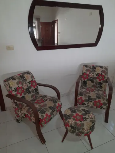 Poltronas com mesa
