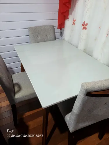Mesa e 3 cadeiras