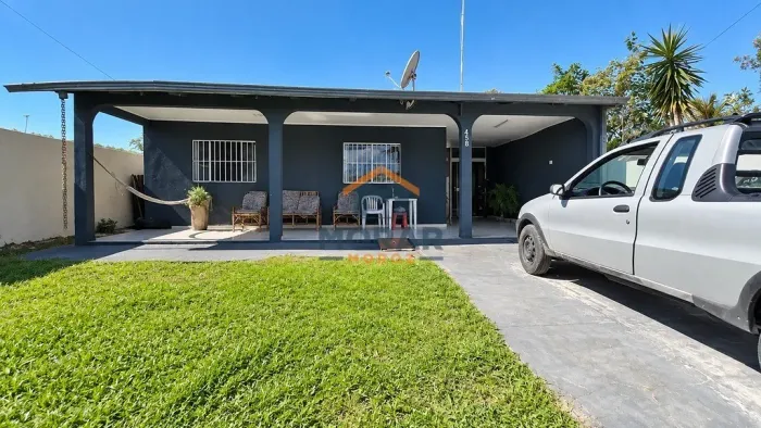 Casa com 04 quartos e espaço de terreno em Matinhos