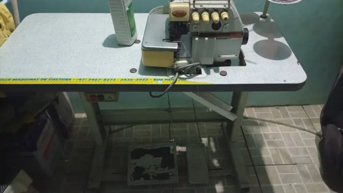 Vendo máquina de costura semi nova OVER e INTER ela faz os 2 pontos