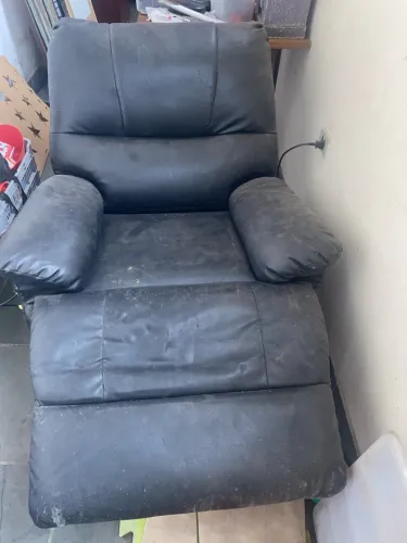 Poltrona reclinável faz massagem