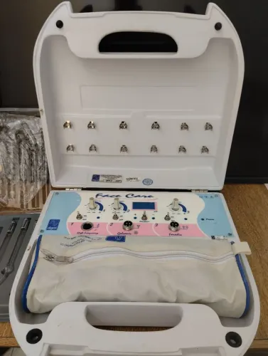 Vendo aparelho de alta frequência portátil, semi novo. Valor 600,00.
