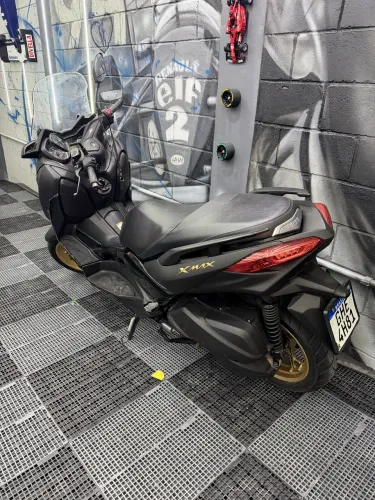 Xmax 250 2021 com apenas 9 mil km