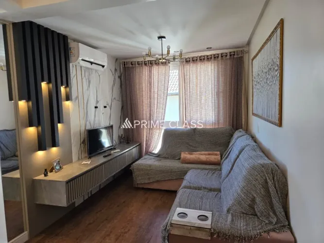 Apartamento mobiliado de 2 dormitórios, 1 vaga coberta, Bairro Centro em Canela - Aceita f