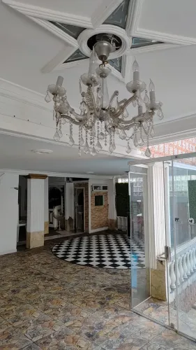 Casa de vila para locação em Vila Francos com 6 quartos, sendo 1 suíte, 540m²