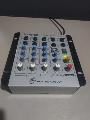 Mesa de Som 4 canais NanoMiX