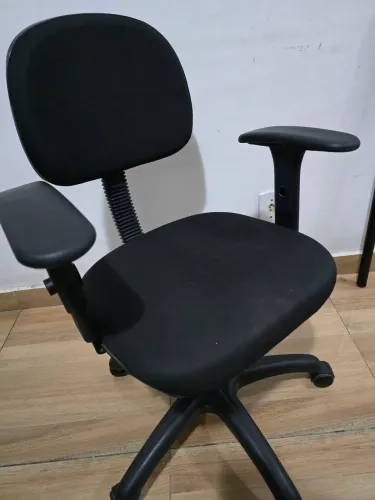 Cadeira giratória de escritório com braço