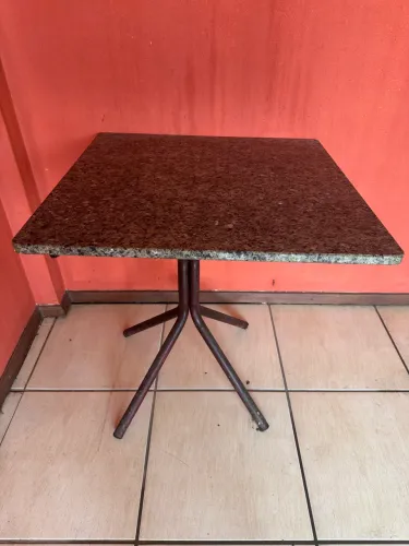 Mesa de Mármore (75cmx75cm)