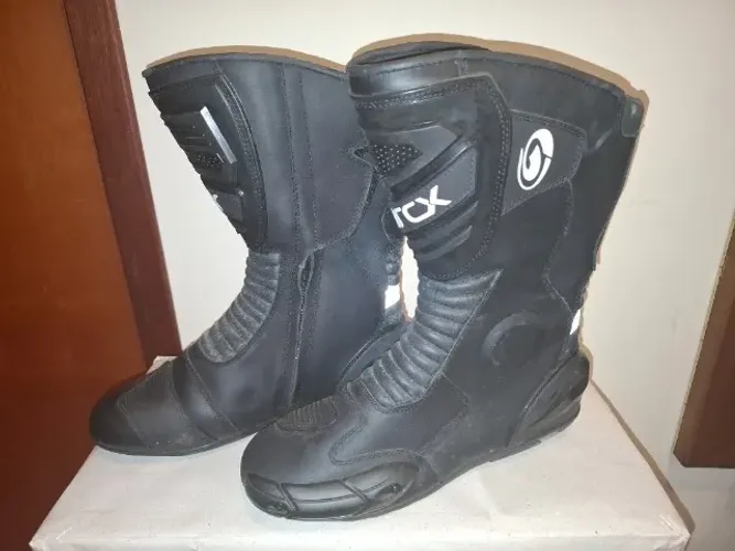 Bota motociclista ARCX, ideal para quem busca proteção, conforto e estilo. sola 31cm