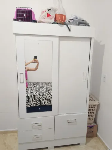 Guarda roupa semi novo branco 