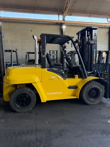 EMPILHADEIRA HANGCHA MODELO CPQD70 ANO 25 TRIPLEX 7 TON DIESEL