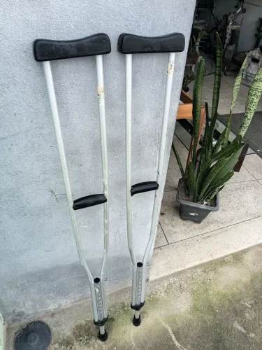 Par de muletas Indaia
