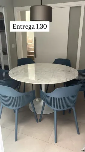 Mesa Saarinen redonda 1,00X 1,00X com tampo em mármore branco extra