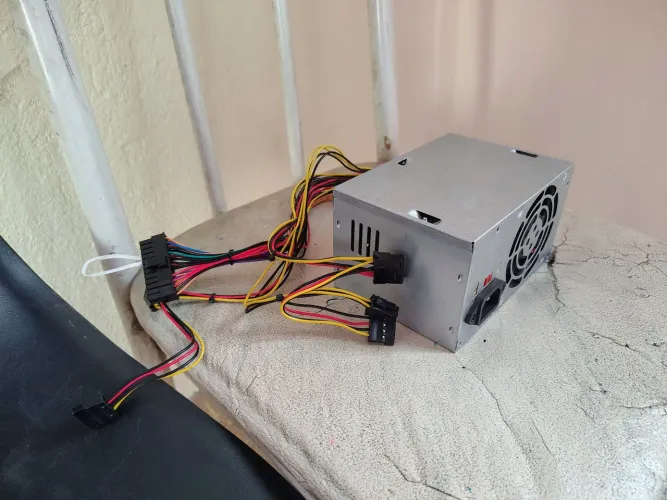 Fonte Fortrek PW5203 de 200W.