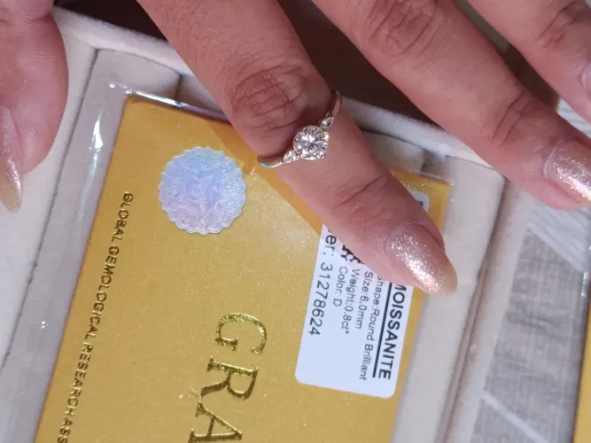 Anel moissanite