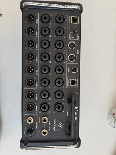 Mesa digital Behringer X Air XR18