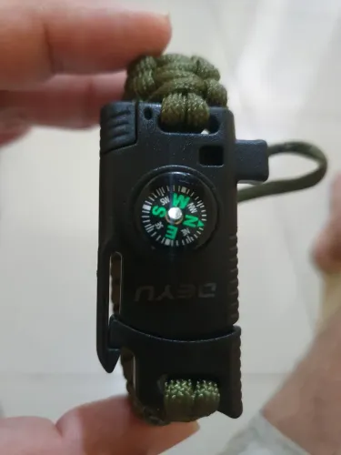 Pulseira Tática com Lâmina, Apito e Pederneira R$ 30,00