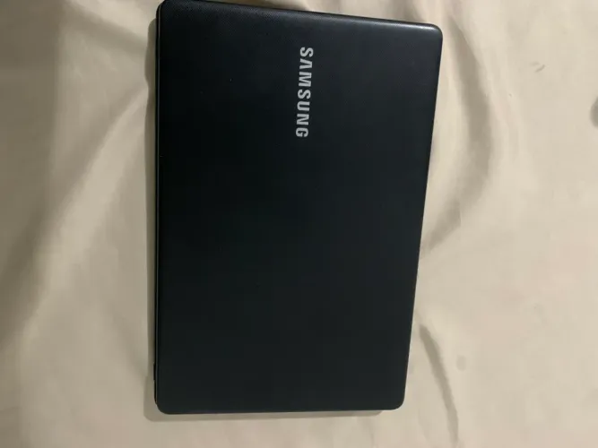 NOTEBOOK - SAMSUNG CORE i3.