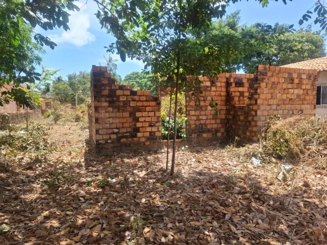 Vende-se um terreno medindo 11X30 em SALVATERRA
