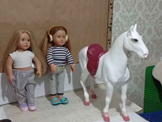 Lote Bonecas Our Generation e Cavalo Ouro Generation