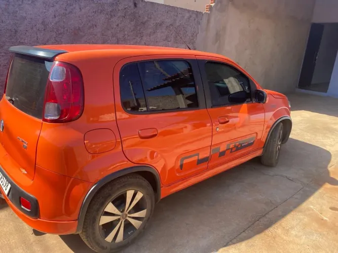 Fiat Uno Sporting 1.4 EVO Fire Flex 8V 4P 2012
