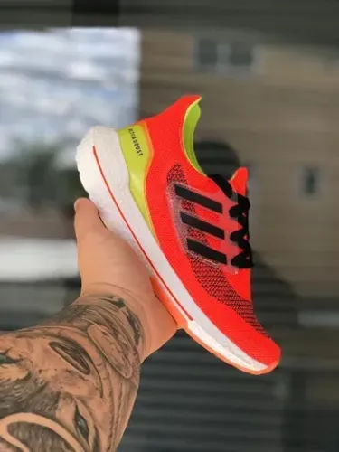 Tênis Adidas Ultraboost 21